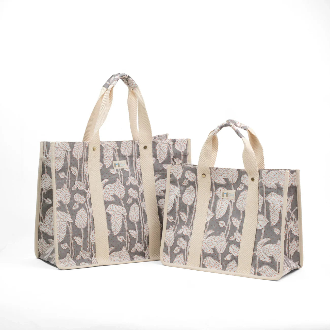 Pie Bag vs. Tote: Which One Suits Your Summer Plans Best?