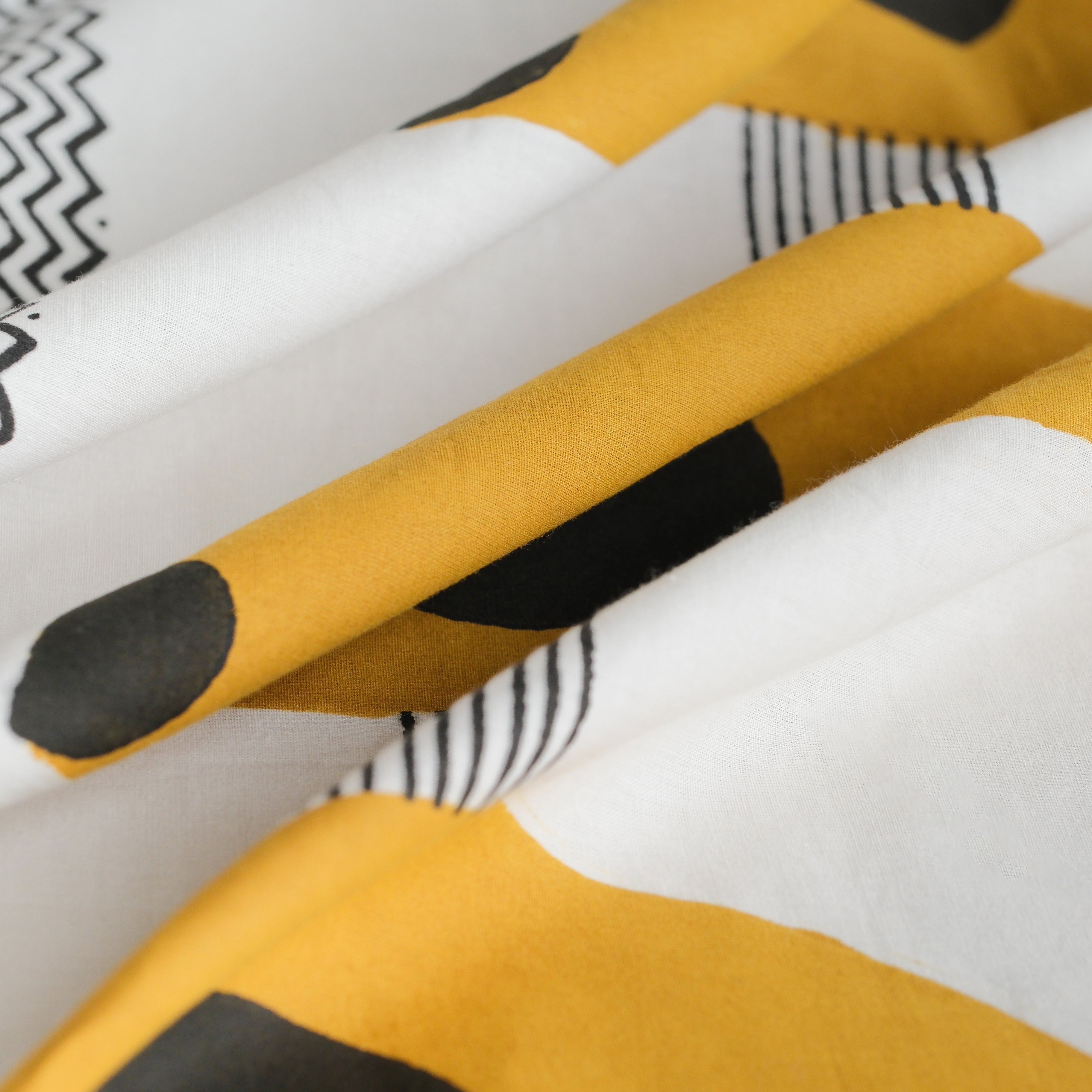 Urban Glow - Table Cover