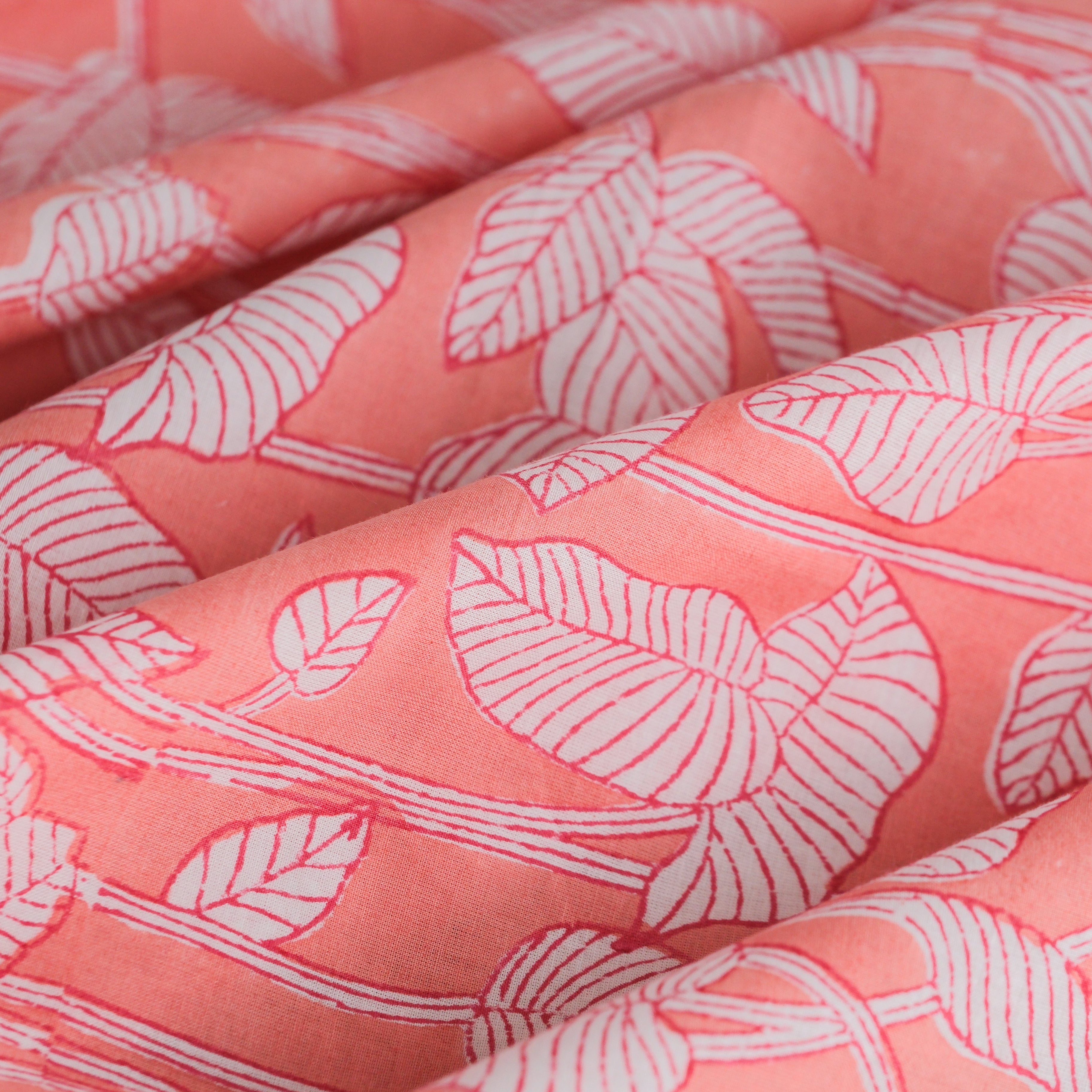 Nature's Canvas Red - Table Cover