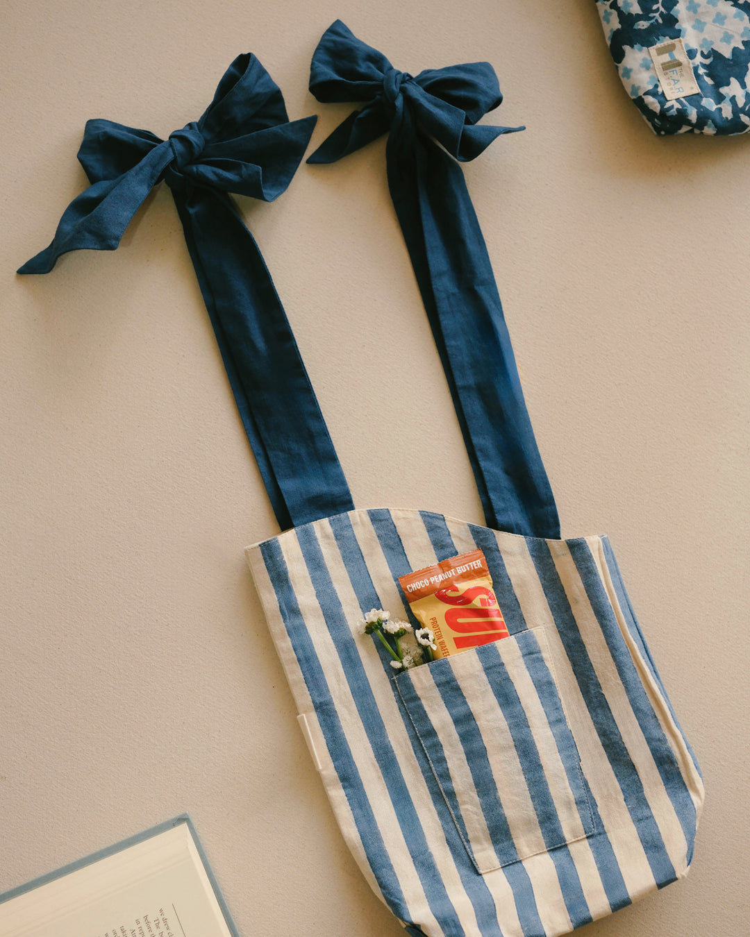 Reversible Blue Bouquet Bag (S)