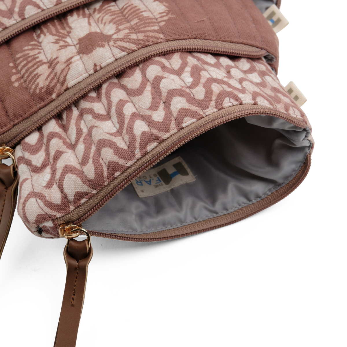 Set of 3 - Mocha Mousse Waves Toiletry Pouches