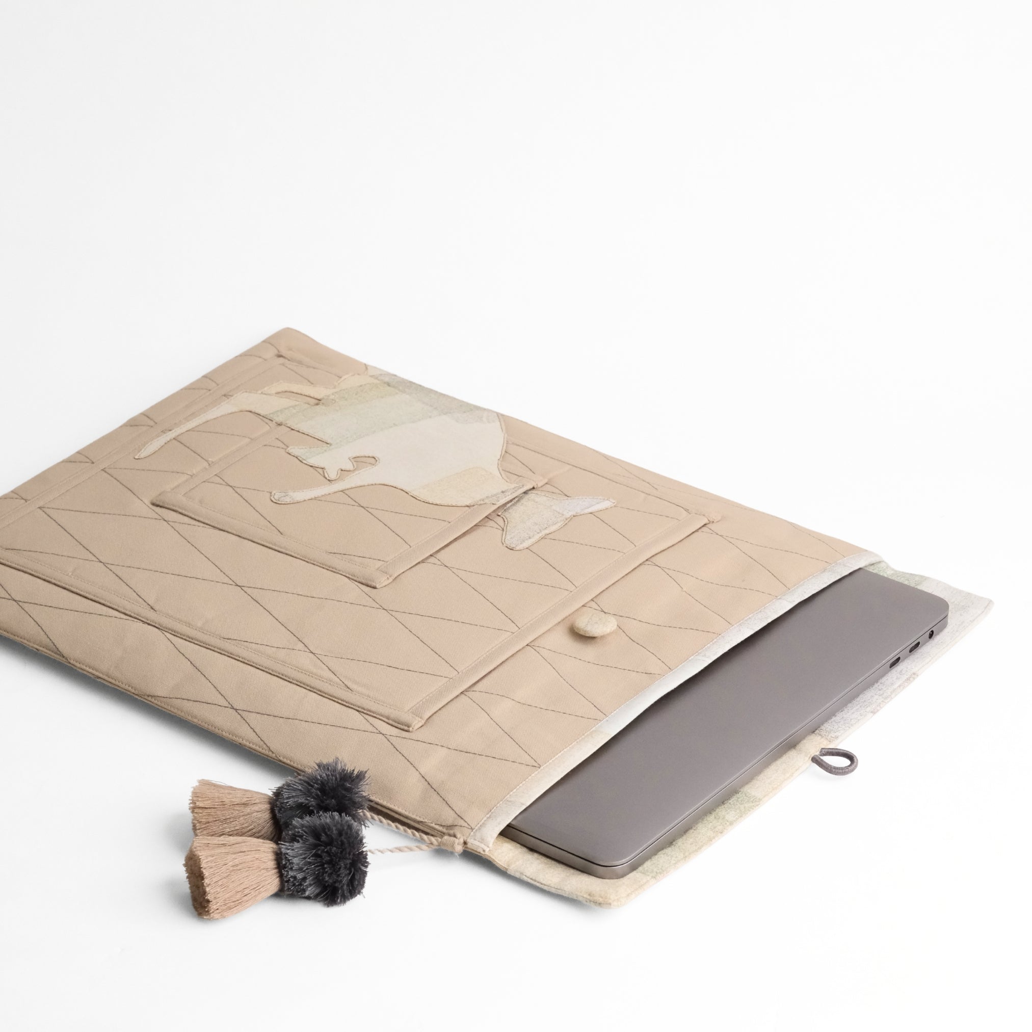 Gond Folk Kangaroo - Beige Laptop Sleeve