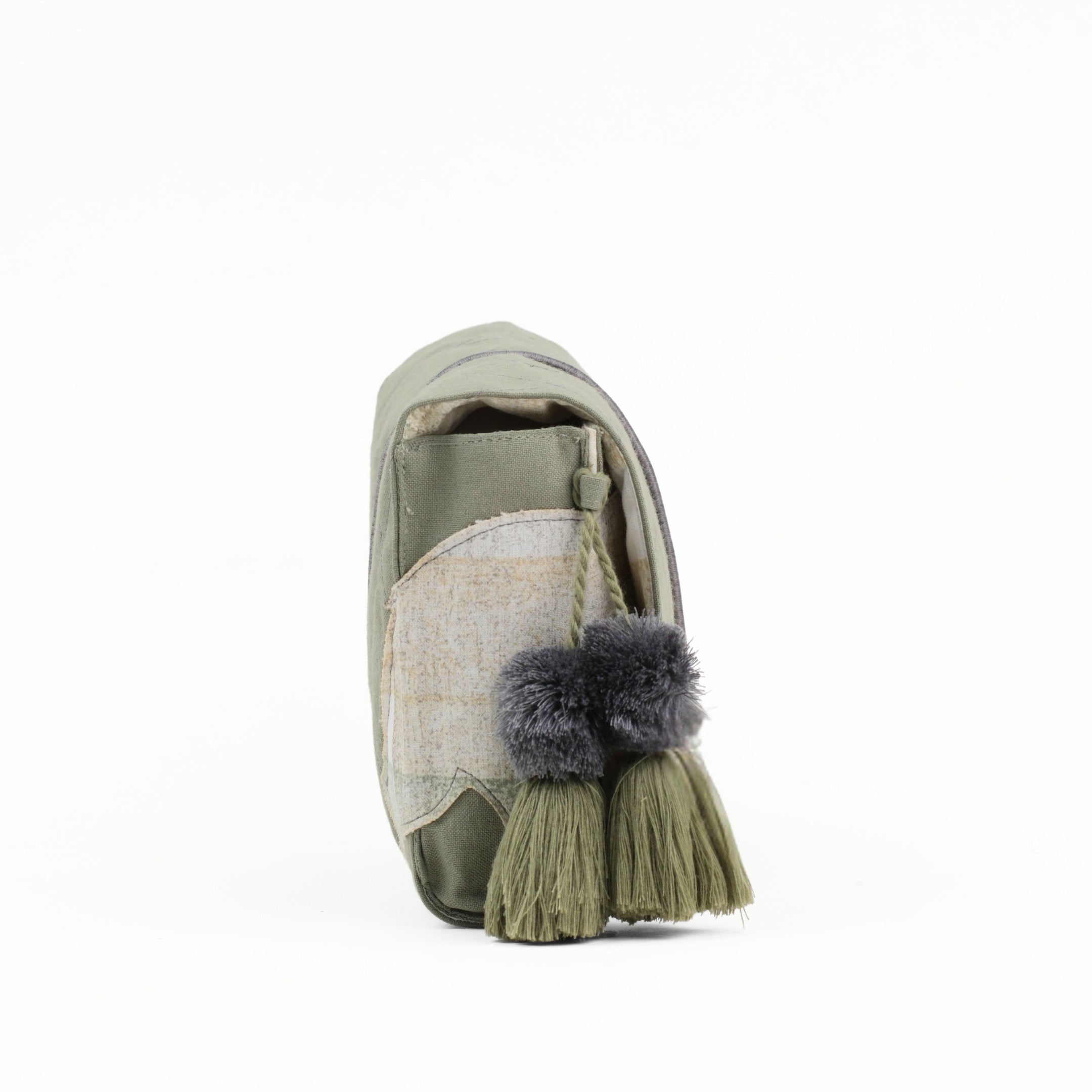 Gond Folk Bear - Green Cable Pouch