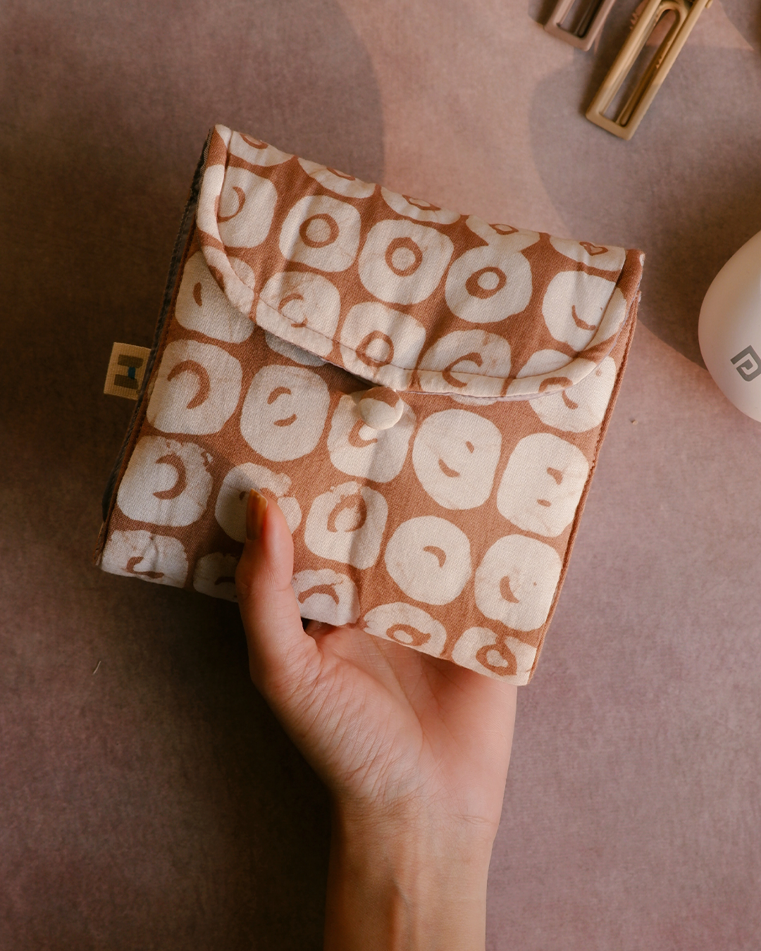 Polo Mocha Mousse - Sanitary Pouch