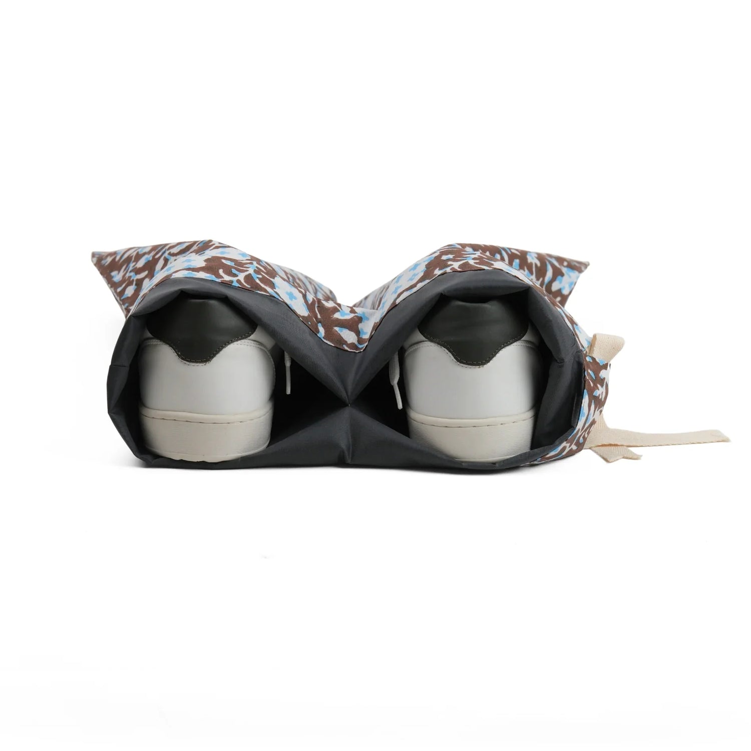 Best Shoe Bags for Winter Travel: Handling Mud & Slush