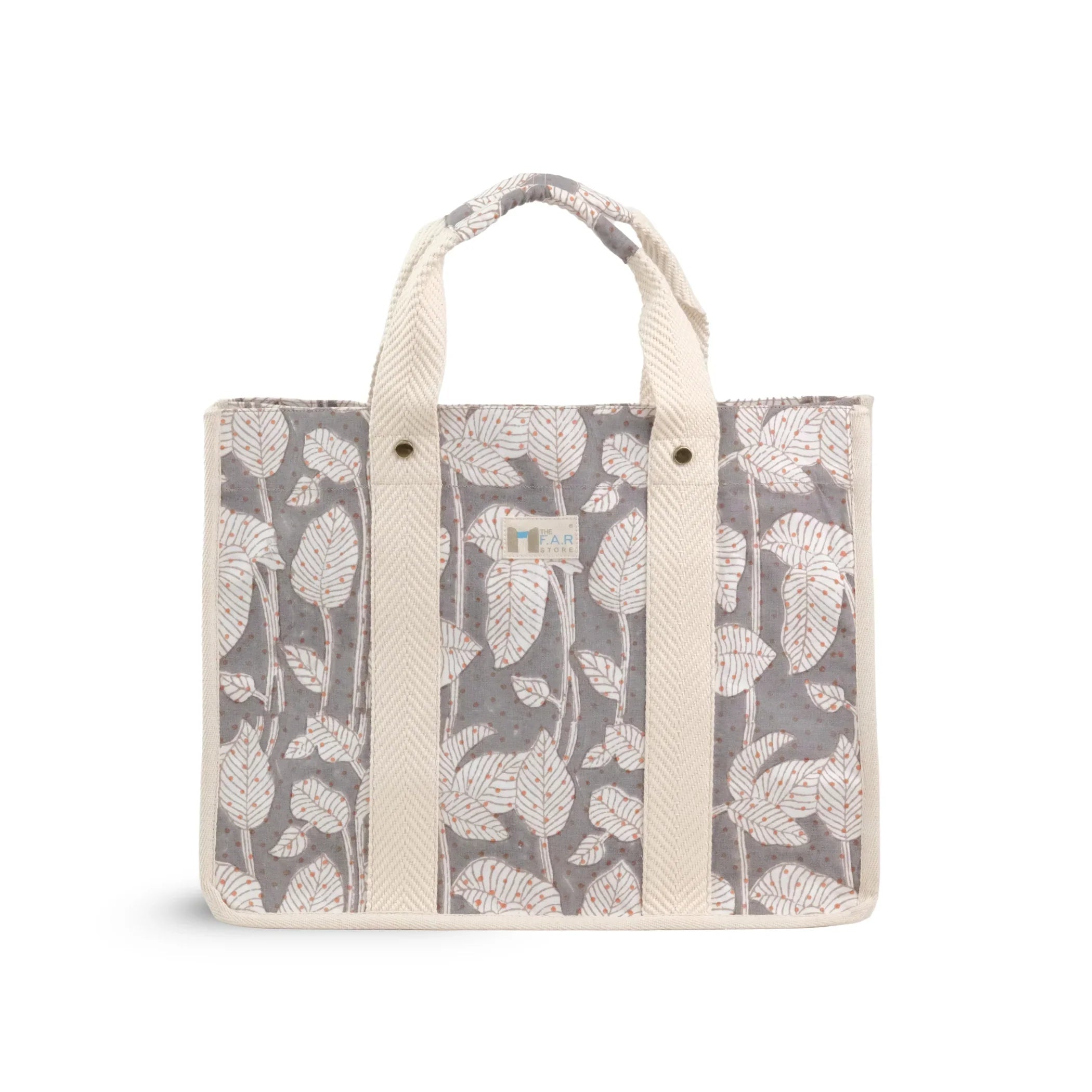 New Year Parties Call for Light Bags: Why Small Totes Are Trending in December