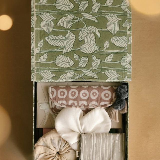 The Cosy Traveller’s Kit: Spectacle Cases, Pouches & Totes for Winter Wandering