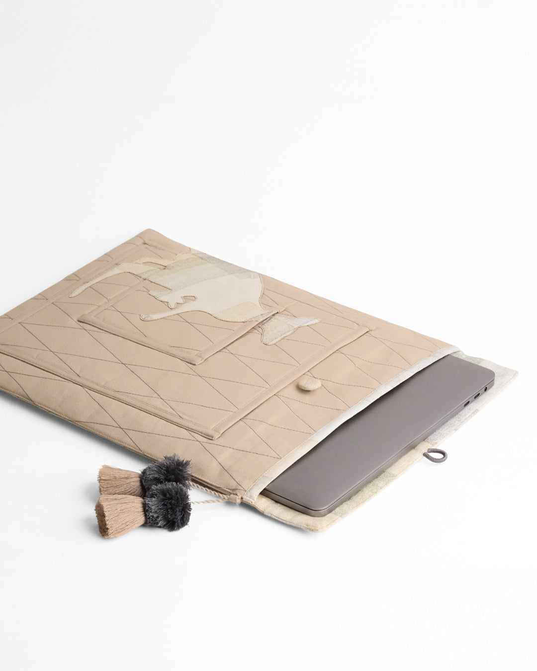 Gond Folk Kangaroo - Beige Laptop Sleeve
