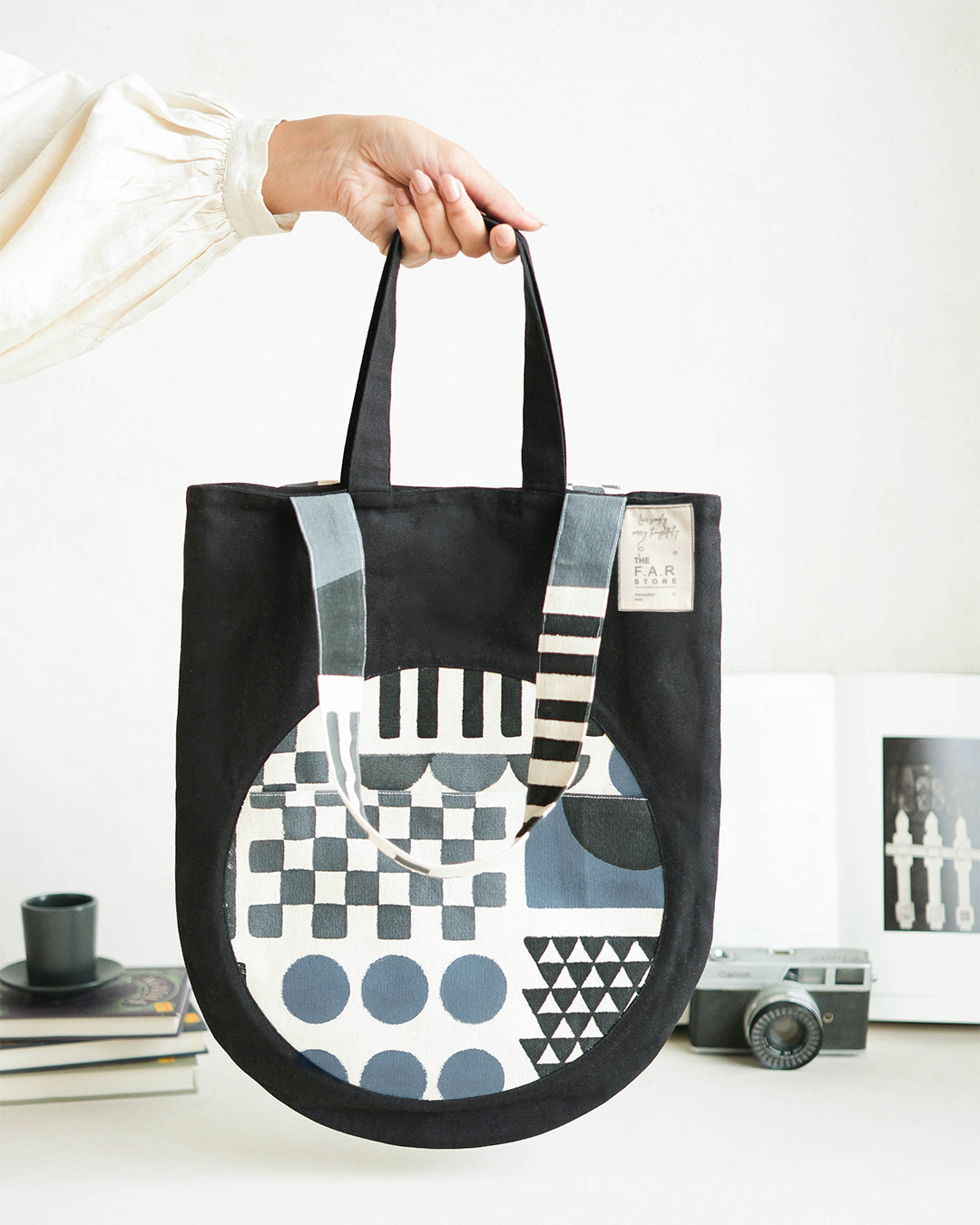 Round Pocket Zentangle Black Canvas Bag