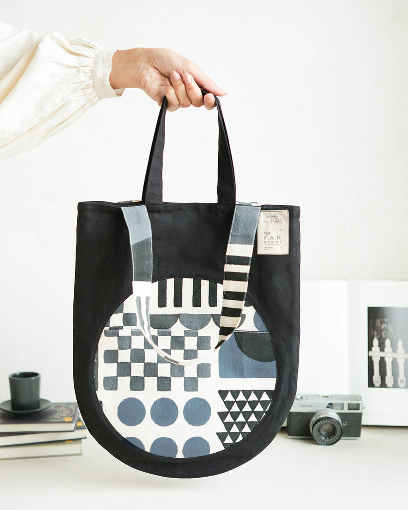 Round Pocket Zentangle Black Canvas Bag