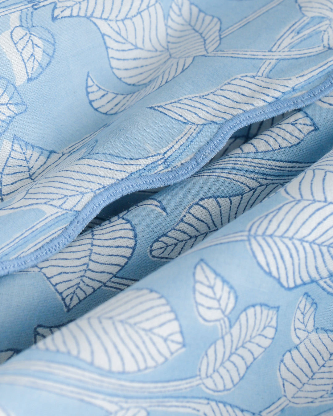 Nature's Canvas Blue - Table Cover