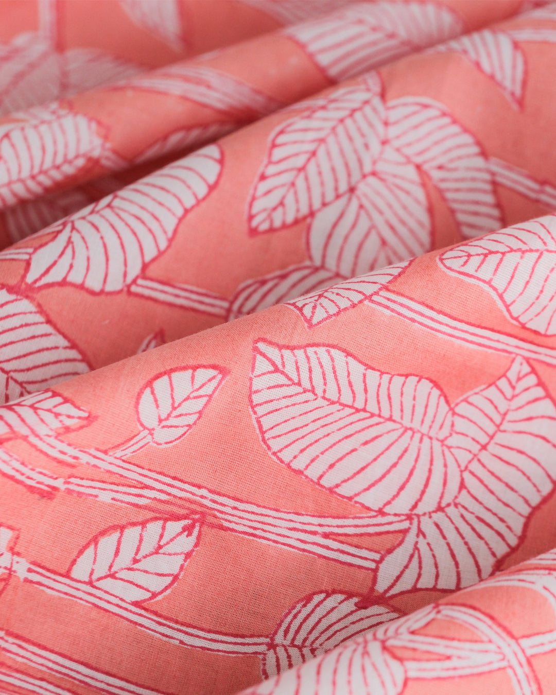 Nature's Canvas Red - Table Cover