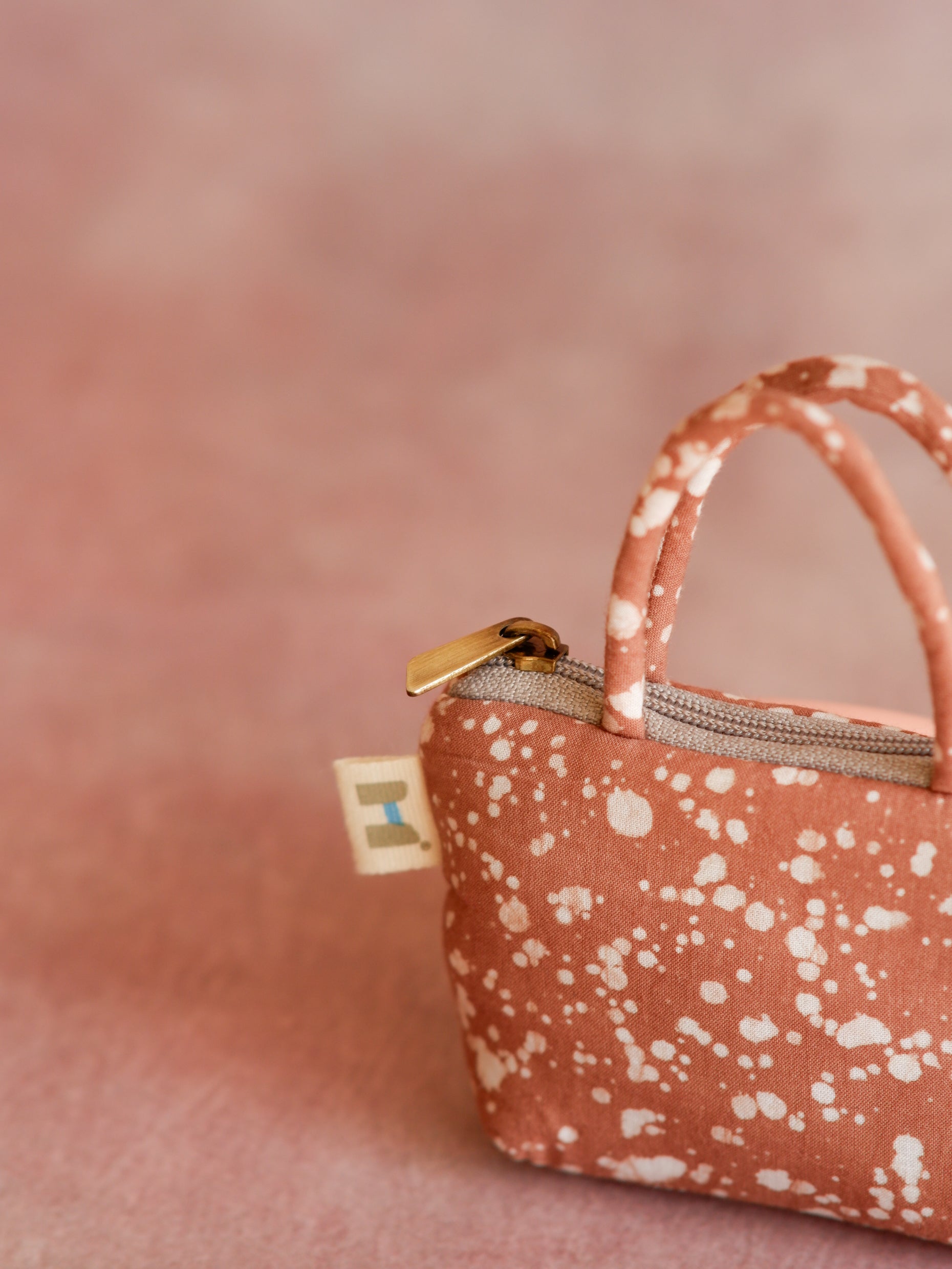 Mocha Mousse Stipples Miniature Essentials